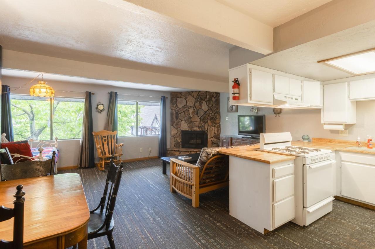 Village Suites Inn - American Black Bear - Perfect Location, In The Village! Can'T Be Better! Big Bear Lake Buitenkant foto